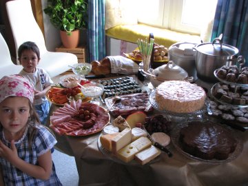 Das voll gedeckte Buffet (mit laufendem Refill)