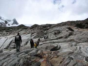 Ohne aufgemalte Markierungen w&uuml;rde man den Weg nicht finden...