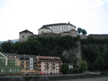 Schloss Kufstein und H&auml;userfront der Altstadt