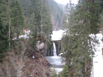 Wasserfall zwischen S&ouml;ll und Hochs&ouml;ll