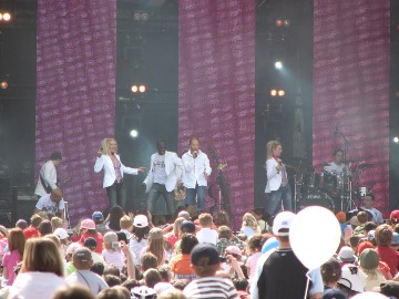 DJ Bobo auf der B&uuml;hne des West-Fests 2009
