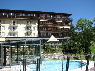 Blick auf die neuen und alten Hotel-Teile