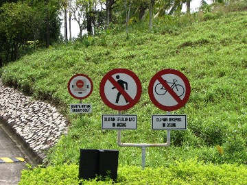 Schilder-Wahn gibts auch in Bintan