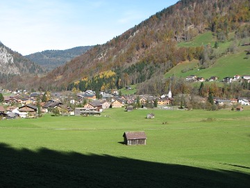 Sicht auf das Dorf Mellau